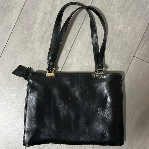 Vintage Shoulder Bag Gold Hardware - Picture 9 of 15